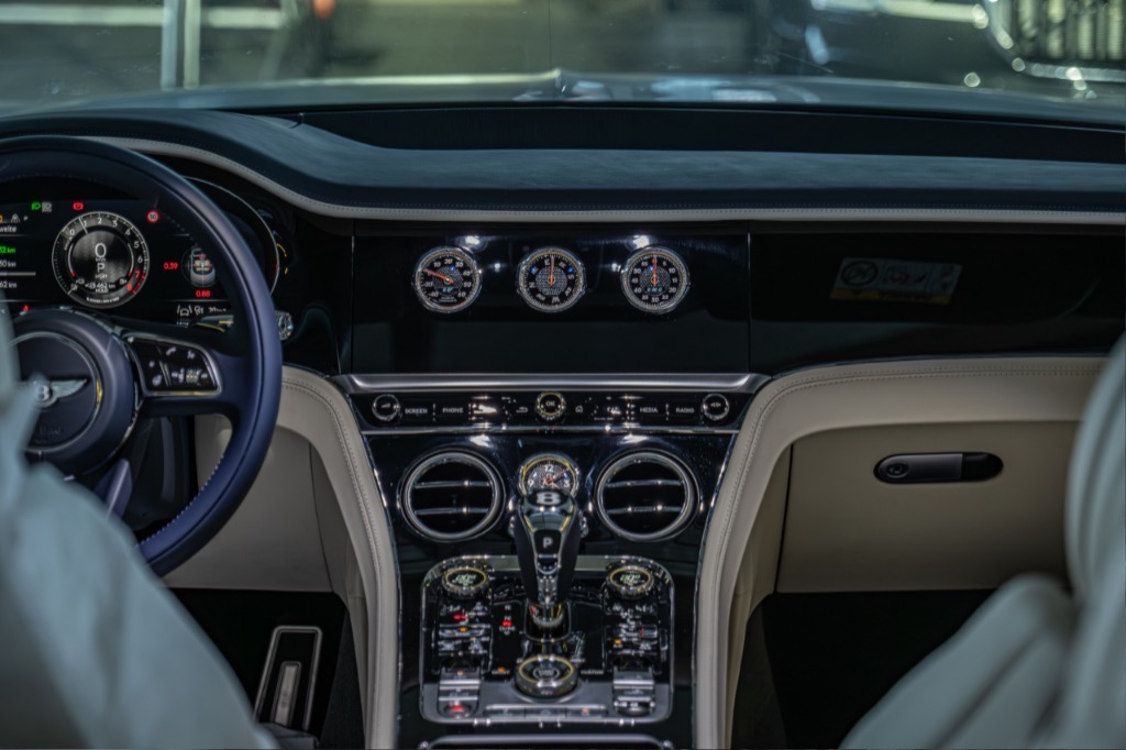 2025 Bentley, Bulgarien — Foto 6 z 10