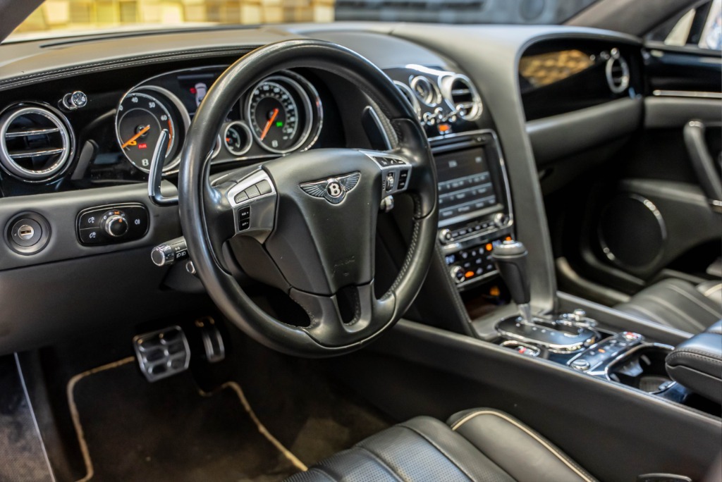 2016 Bentley, 140.530 km, Bulgarien — Foto 5 z 15