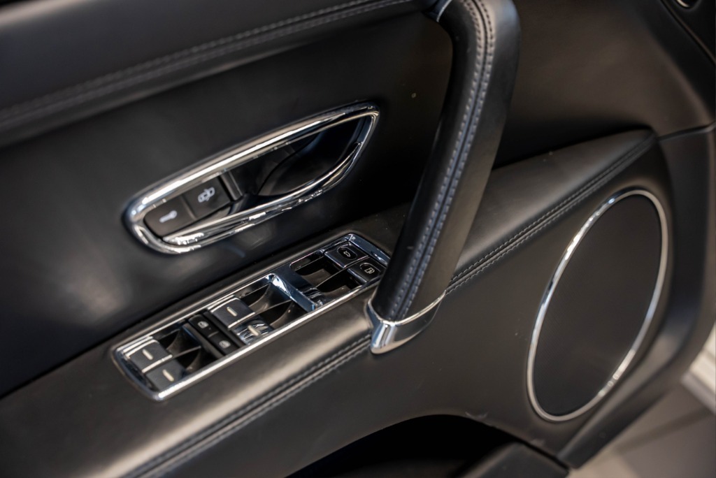 2016 Bentley, 140.530 km, Bulgarien — Foto 7 z 15