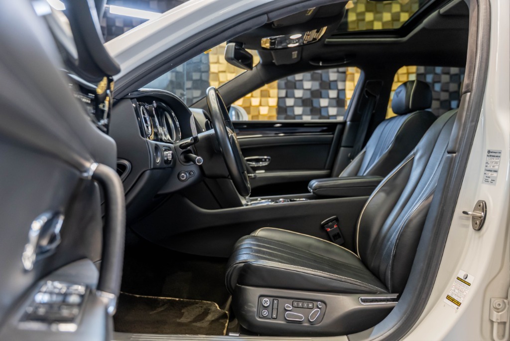 2016 Bentley, 140.530 km, Bulgarien — Foto 8 z 15