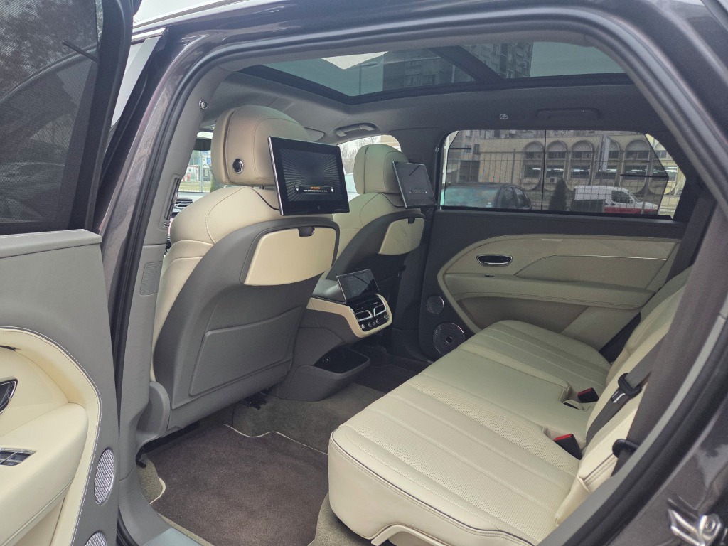 2024 Bentley, 44.000 km, Bulgarien — Foto 14 z 15
