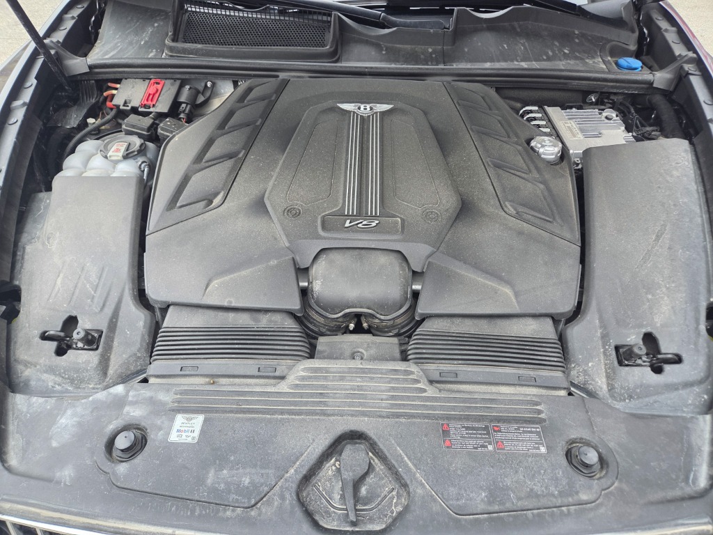 2024 Bentley, 44.000 km, Bulgarien — Foto 15 z 15