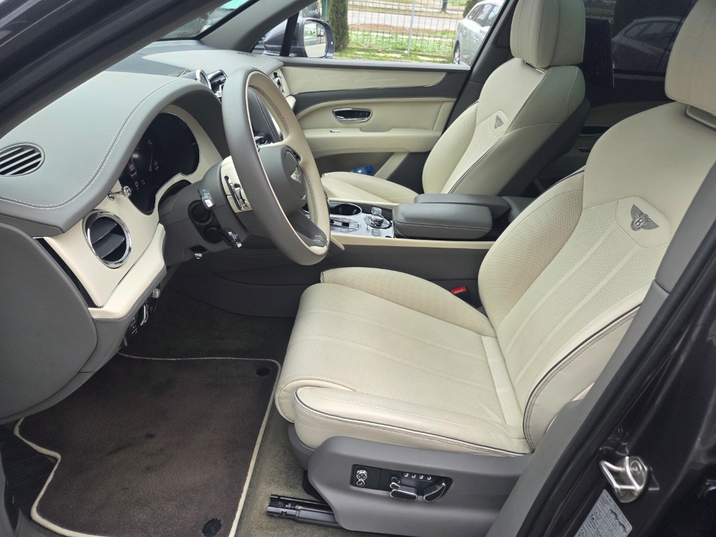 2024 Bentley, 44.000 km, Bulgarien — Foto 9 z 15
