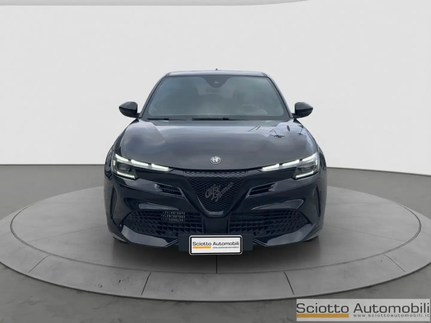 2025 Alfa Romeo Junior, 1 km, Itálie — Foto 1