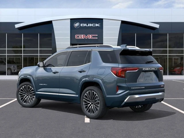2027 GMC Terrain Denali, blau, 6 km, Import Kanada — Foto 3 z 5