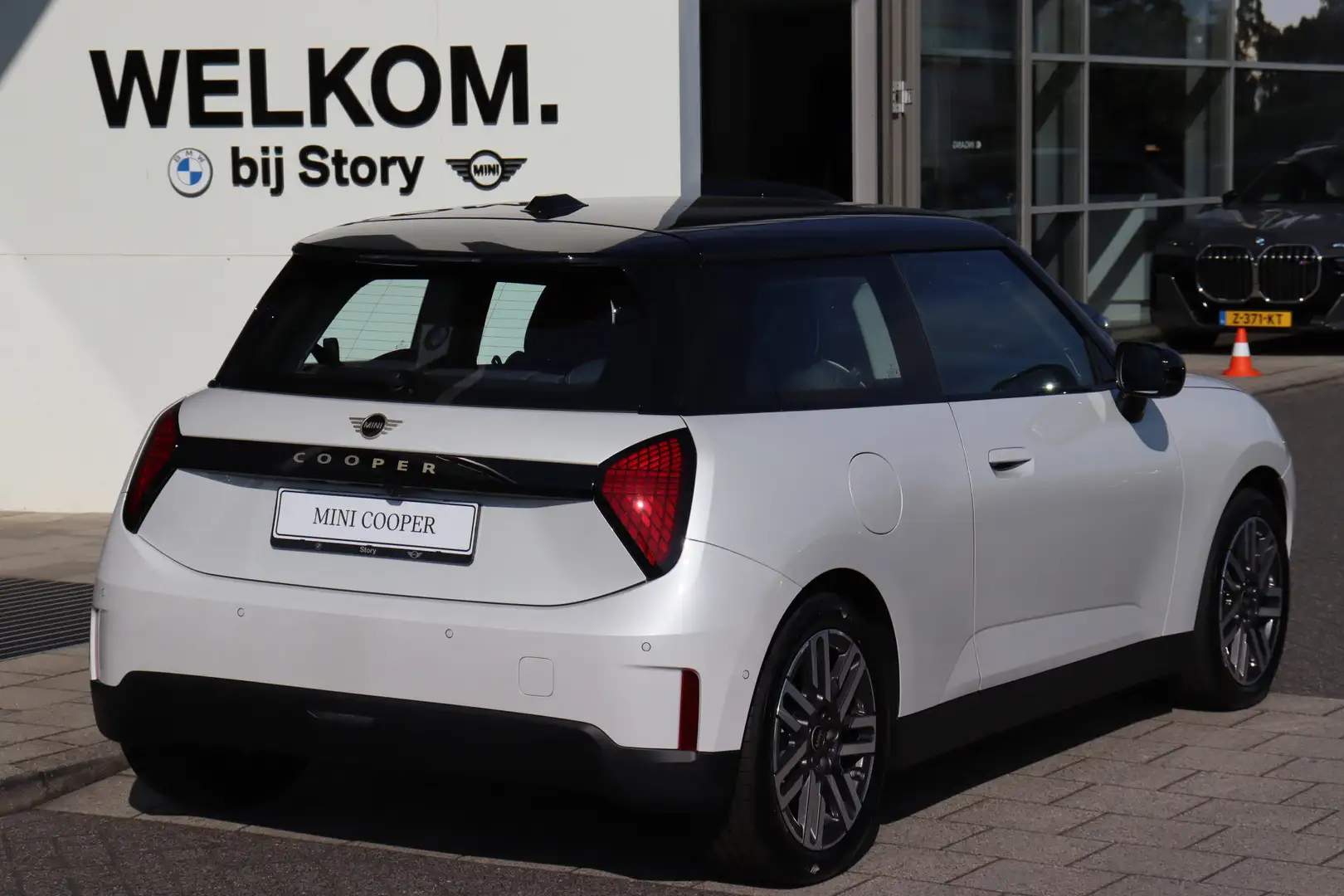 2026 MINI Cooper E, 1 km, Niederlande — Foto 10 z 18