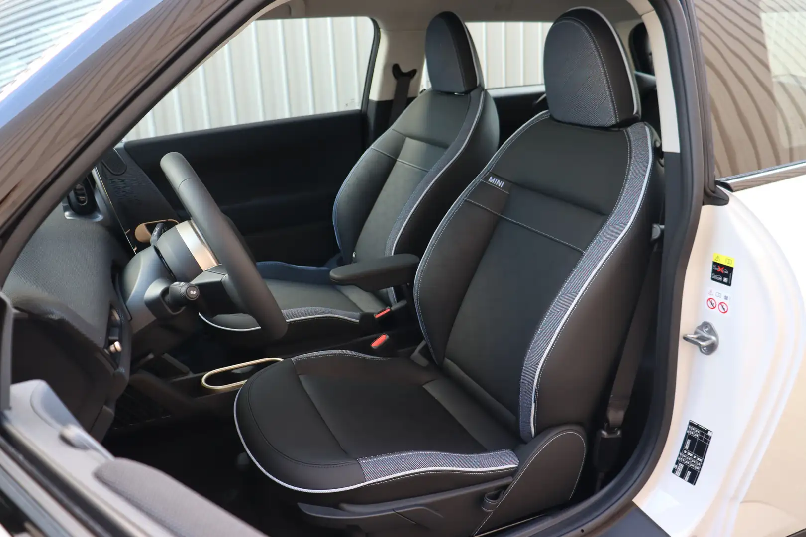 2026 MINI Cooper E, 1 km, Niederlande — Foto 13 z 18