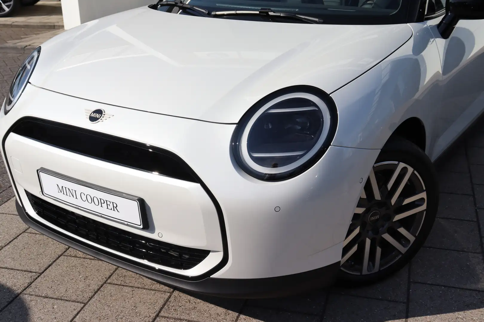 2026 MINI Cooper E, 1 km, Niederlande — Foto 3 z 18
