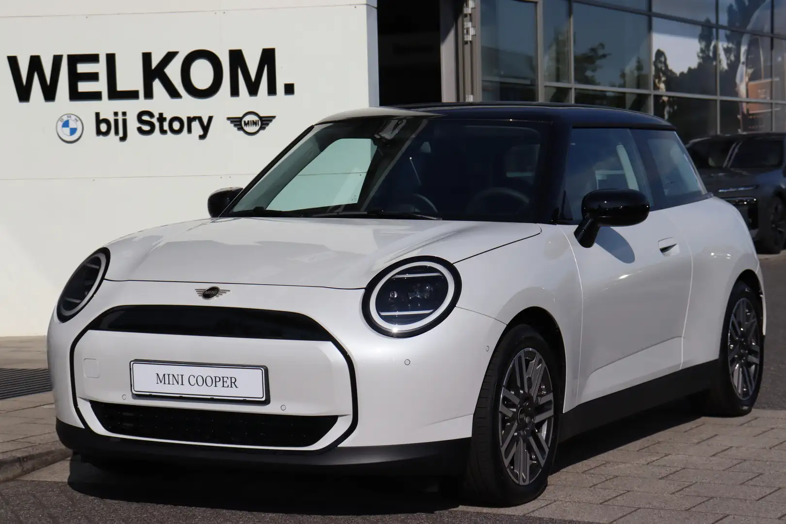 2026 MINI Cooper E, 1 km, Niederlande — Foto 5 z 18