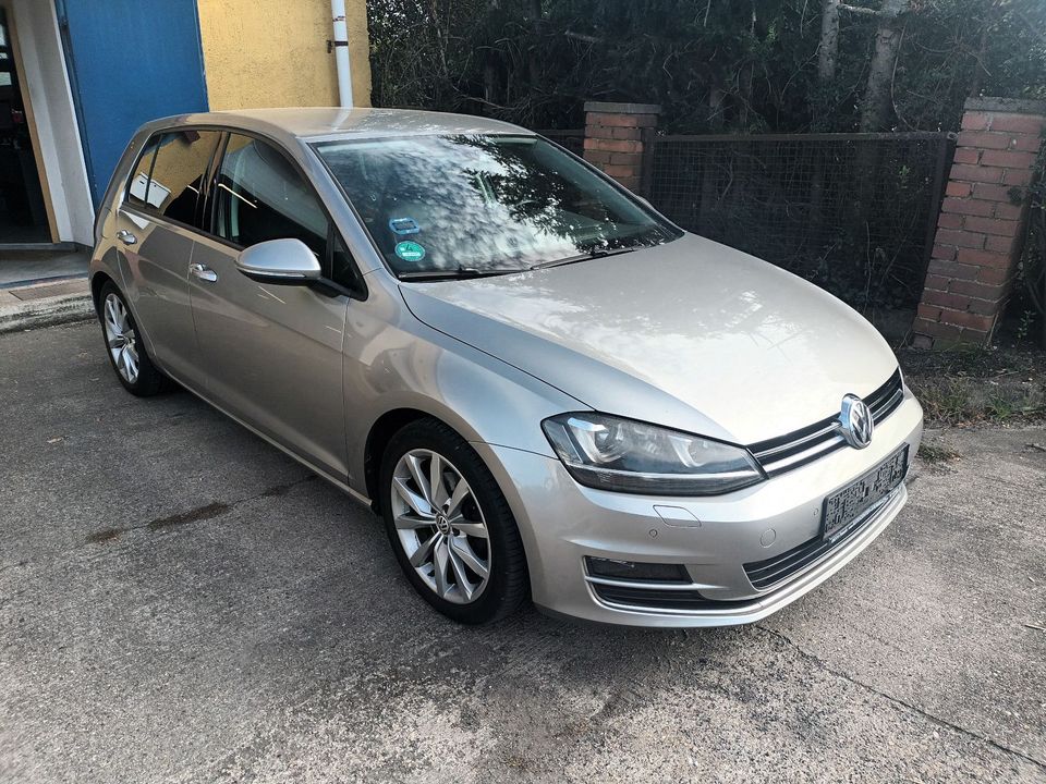 Volkswagen Golf VII Lim. Highline BMT, 1.Hand, Tüv 02/2028, Německo — Foto 1