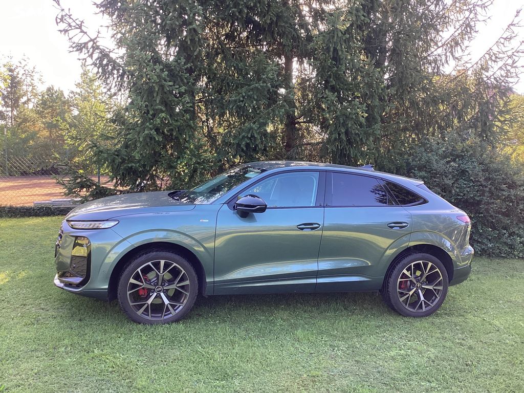 2026 Audi Q3, 3.000 km, Tschechien — Foto 3 z 3