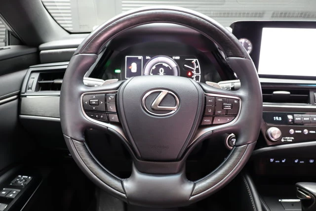 2025 Lexus ES LUXURY, silber, 13.384 km, Import Kanada — Foto 11 z 20
