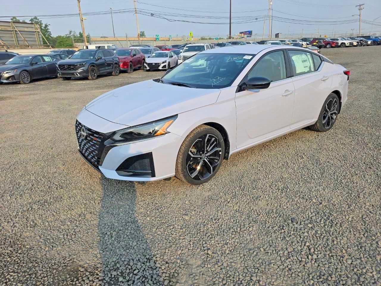 2025 Nissan ALTIMA SR, blau, 35 km, Import USA — Foto 1