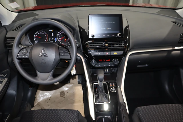 2026 Mitsubishi Eclipse Cross ES, rot, 100 km, Import Kanada — Foto 10 z 20