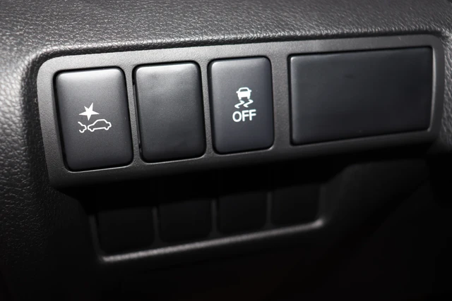 2026 Mitsubishi Eclipse Cross ES, rot, 100 km, Import Kanada — Foto 12 z 20