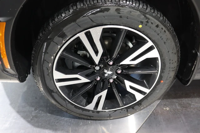 2026 Mitsubishi Eclipse Cross ES, rot, 100 km, Import Kanada — Foto 8 z 20