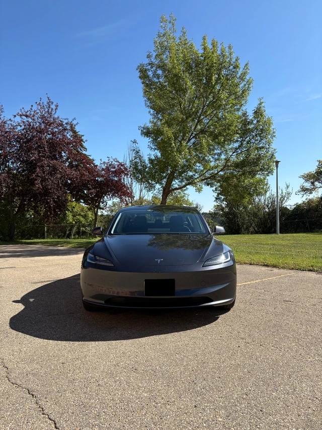 2024 Tesla Model 3 Standard, grau, 72.350 km, Import Kanada — Foto 1 z 5 2024 Tesla Model 3 Standard, grau, 72.350 km, Import Kanada — Foto 1 z 5
