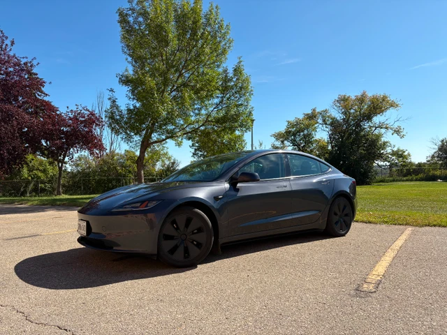 2024 Tesla Model 3 Standard, grau, 72.350 km, Import Kanada — Foto 2 z 5