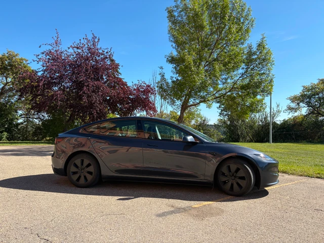 2024 Tesla Model 3 Standard, grau, 72.350 km, Import Kanada — Foto 3 z 5