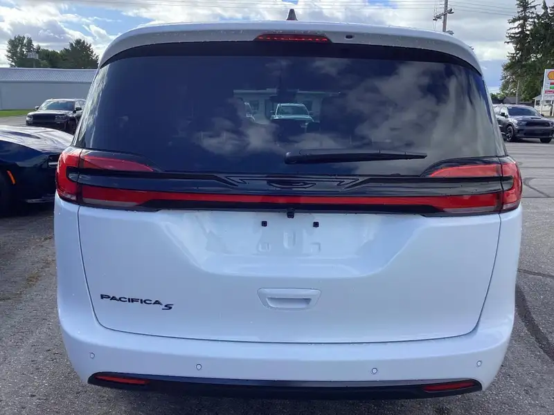 2027 Chrysler Pacifica Select, weiß, 0 km, Import Kanada — Foto 6 z 12