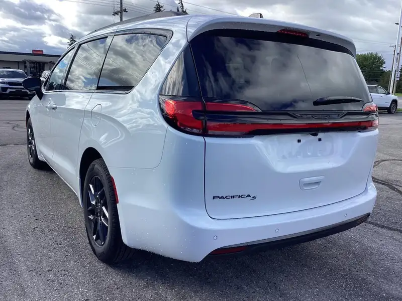 2027 Chrysler Pacifica Select, weiß, 0 km, Import Kanada — Foto 7 z 12