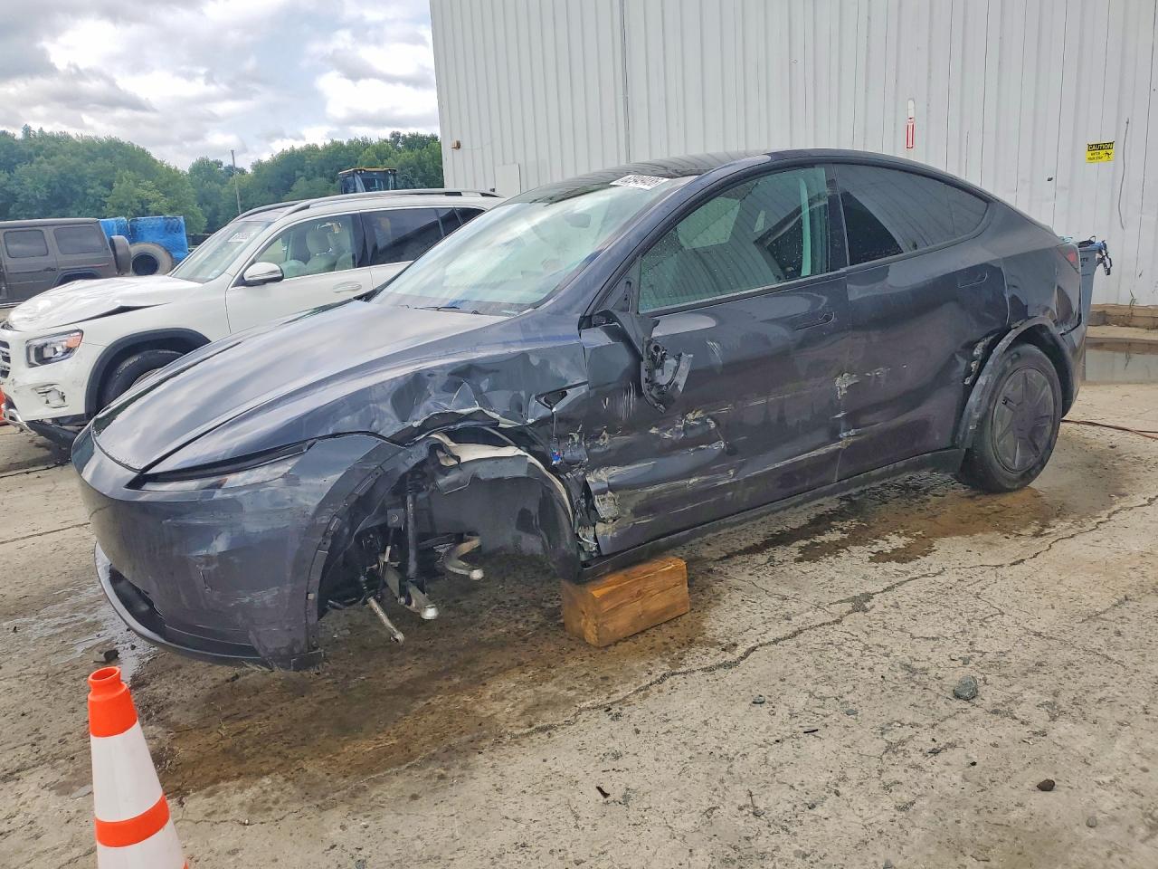 2026 Tesla MODEL Y, CHARCOAL, 27.916 km, Import USA — Foto 1
