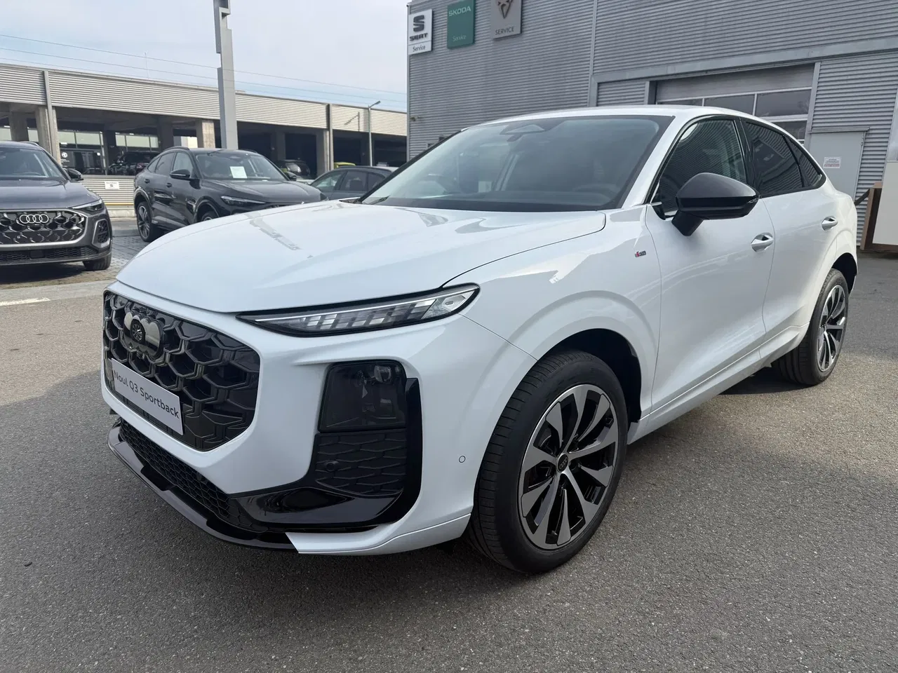 2026 Audi Q3, 0 km, Rumänien — Foto 2 z 40