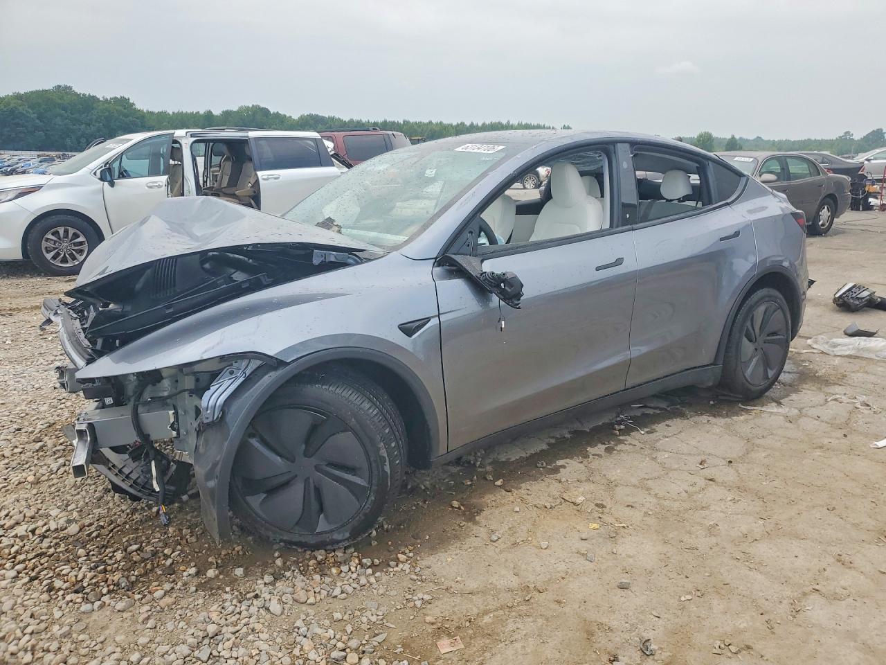 2026 Tesla MODEL Y, silber, 6.970 km, Import USA — Foto 1 2026 Tesla MODEL Y, silber, 6.970 km, Import USA — Foto 1