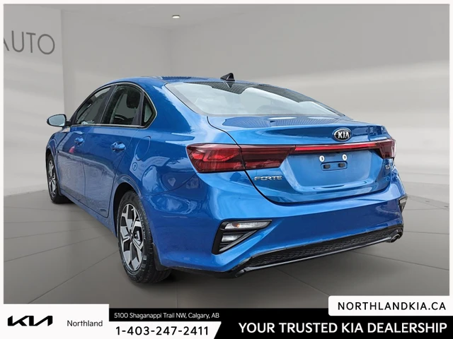 2021 Kia Forte EX, blau, 29.921 km, Import Kanada — Foto 2 z 7
