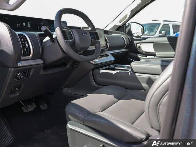 2026 Ford Expedition Active Max, blau, 7 km, Import Kanada — Foto 13 z 19