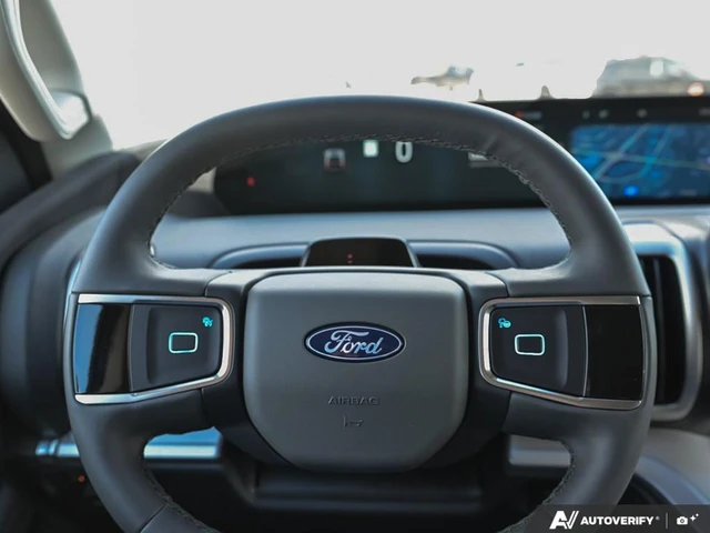 2026 Ford Expedition Active Max, blau, 7 km, Import Kanada — Foto 14 z 19