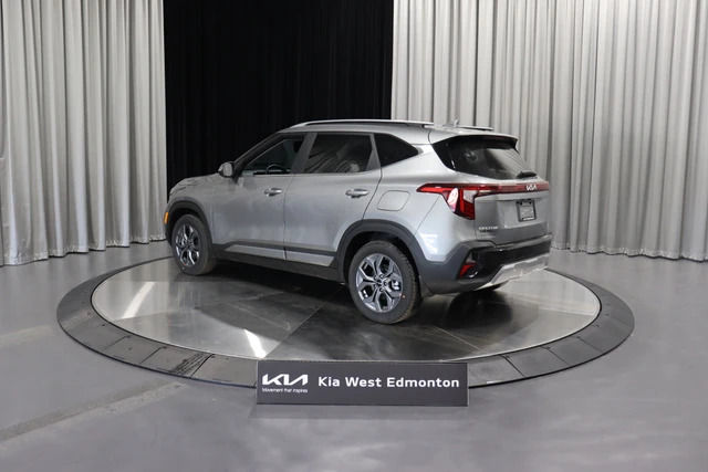 2026 Kia Seltos EX, grau, 1 km, Import Kanada — Foto 4 z 5
