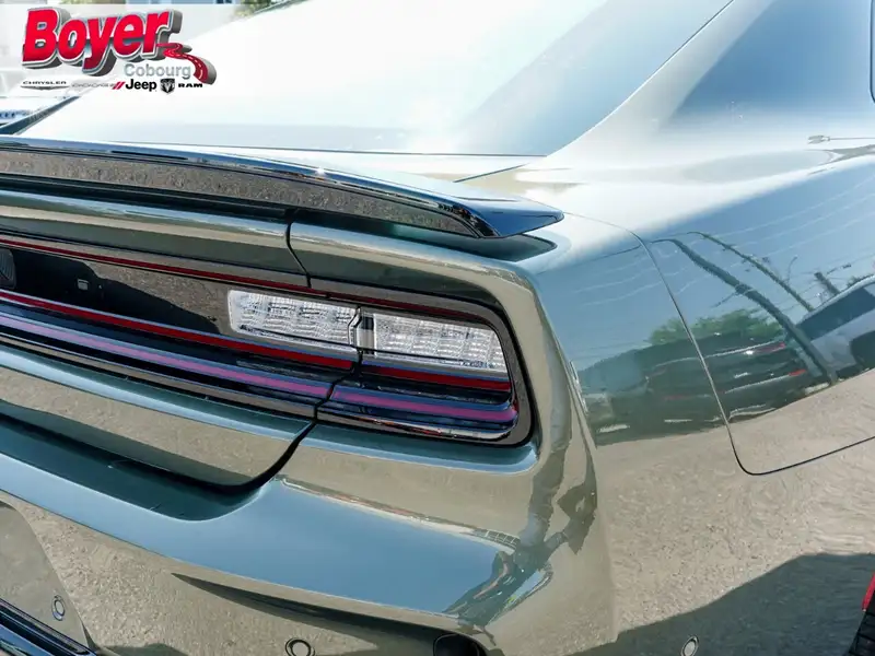 2027 Dodge Charger Scat Pack 4-Door AWD, grün, 17 km, Import Kanada — Foto 9 z 12