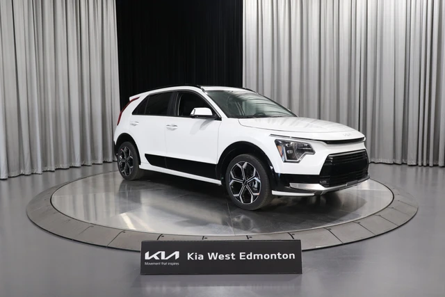 2025 Kia Niro SX, weiß, 1 km, Import Kanada — Foto 1