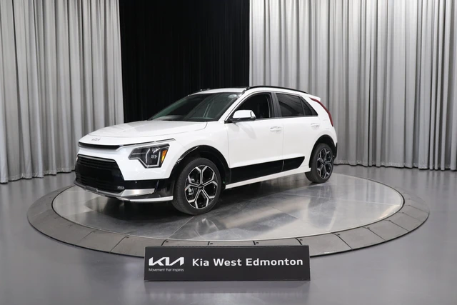 2025 Kia Niro SX, weiß, 1 km, Import Kanada — Foto 3 z 5