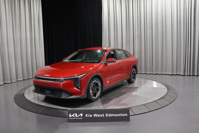 2025 Kia K4 EX+, rot, 1 km, Import Kanada — Foto 3 z 5