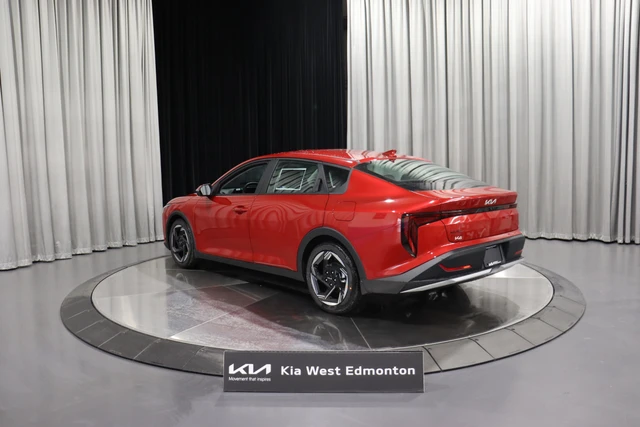 2025 Kia K4 EX+, rot, 1 km, Import Kanada — Foto 4 z 5
