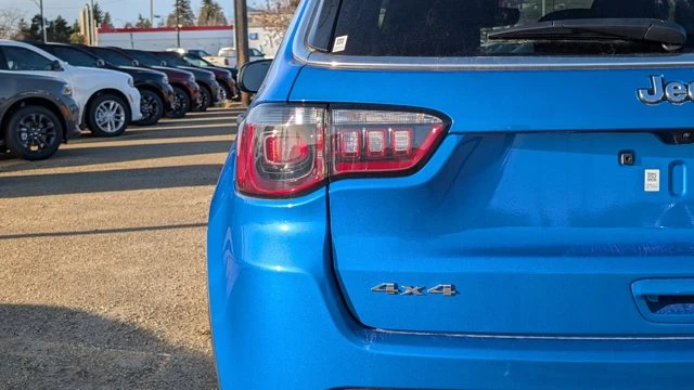 2026 Jeep Compass Sport, blau, 15 km, Import Kanada — Foto 13 z 20
