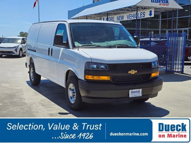 2026 Chevrolet Express Work, weiß, 2 km, Import Kanada — Foto 2 z 5