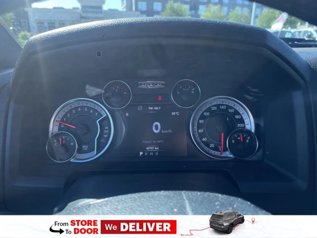 2024 RAM 1500 Classic Warlock, schwarz, 52.540 km, Import Kanada — Foto 13 z 14