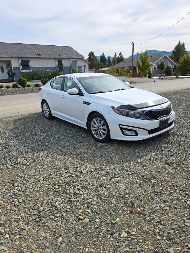 2014 Kia Optima, weiß, 128.292 km, Import Kanada — Foto 1