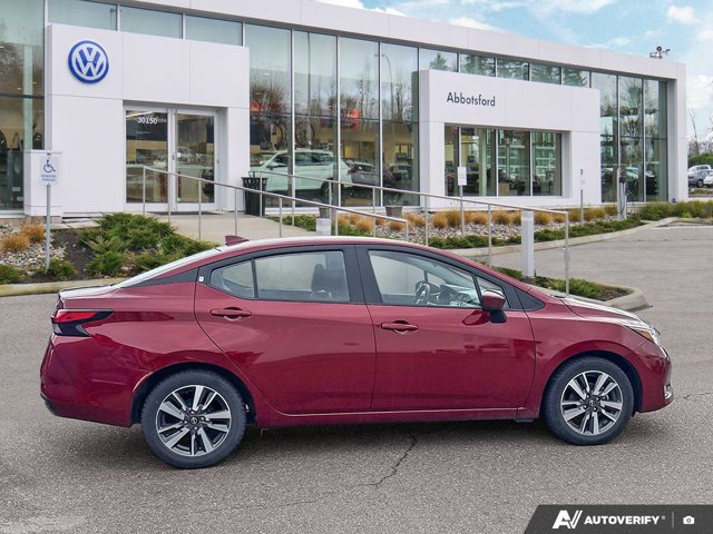 2024 Nissan Versa SV | Backup Camera | Screen Display, rot, 64.776 km, Import Kanada — Foto 5 z 20