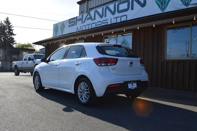 2018 Kia Rio EX, weiß, 120.017 km, Import Kanada — Foto 3 z 5