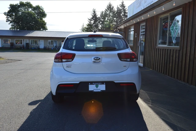 2018 Kia Rio EX, weiß, 120.017 km, Import Kanada — Foto 4 z 5