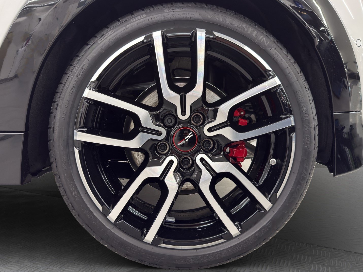 2026 MINI John Cooper Works, 4.000 km, Schweiz — Foto 10 z 26