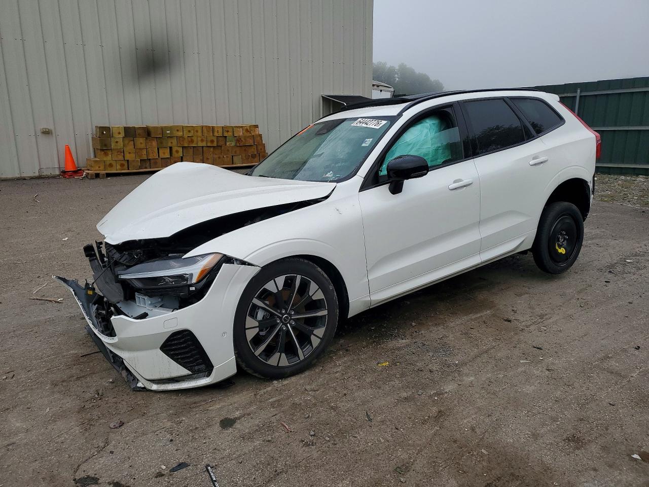 2026 Volvo XC60 PLUS, weiß, 383 km, Import USA — Foto 1