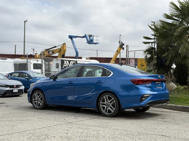 2021 Kia Forte EX, blau, 42.485 km, Import Kanada — Foto 7 z 20