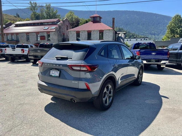 2025 Ford Escape St-Line, blau, 3.321 km, Import Kanada — Foto 3 z 5