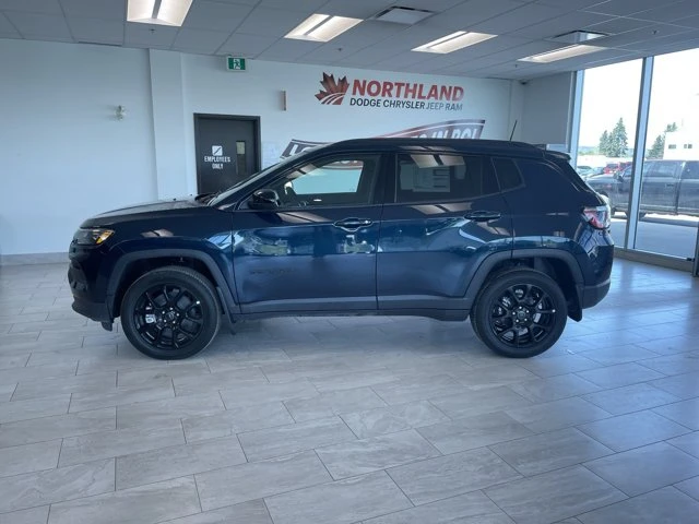 2026 Jeep Compass Altitude | 4WD | Remote Start | Backup Camera | Push Button Start | Apple CarPlay, blau, 15 km, Import Kanada — Foto 2 z 20