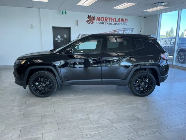 2026 Jeep Compass Altitude | 4WD | Remote Start | Backup Camera | Push Button Start | Apple CarPlay, schwarz, 15 km, Import Kanada — Foto 2 z 20